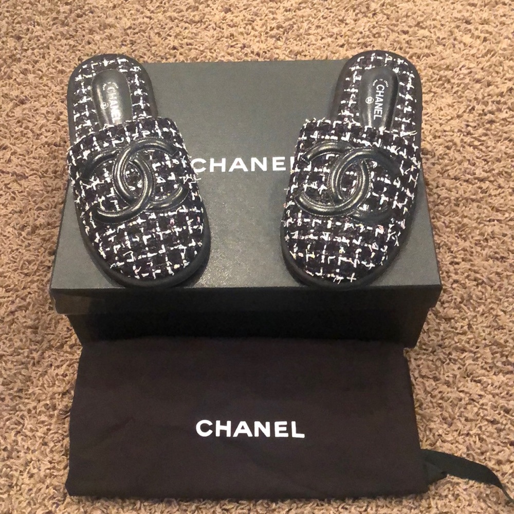 CHANEL Mules